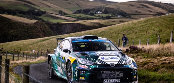 La Yaris di Meeke regina delle colline gallesi