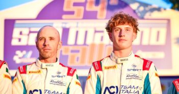 Stefano Sappracone vittorioso sul podio del San marino con al fianco Siccardi