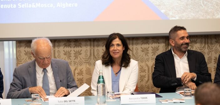 La Todde alla conferenza di presentazione dove ha messo sul tavolo il suo primo rilancio