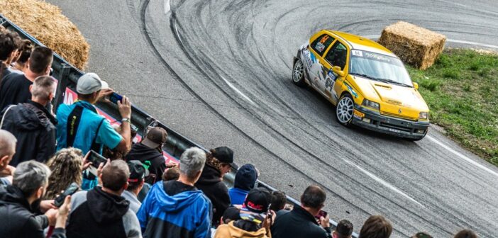 La Clio di Ivan in azione sulle speciali del titano